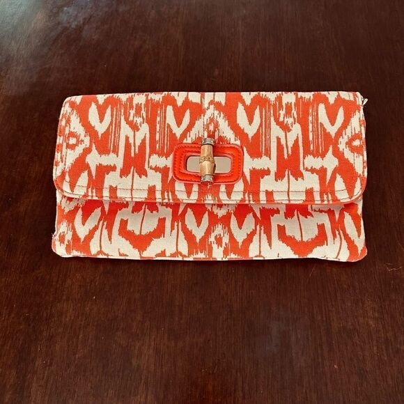 Chico’s coral and white canvas clutch bag with gold chain strap. - Picture 3 of 6